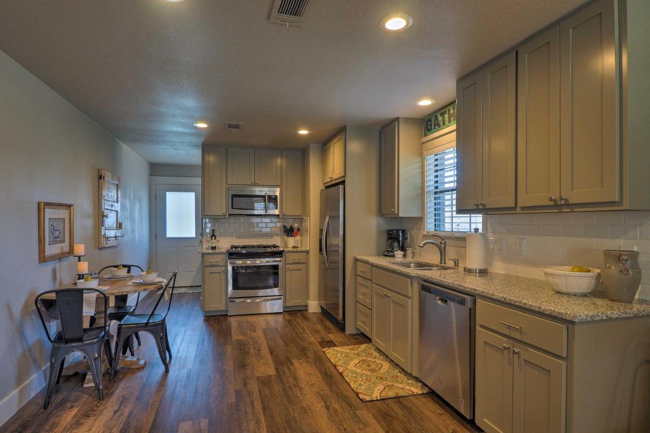 Cozy Home Blocks To Georgetown Square And Su! Экстерьер фото